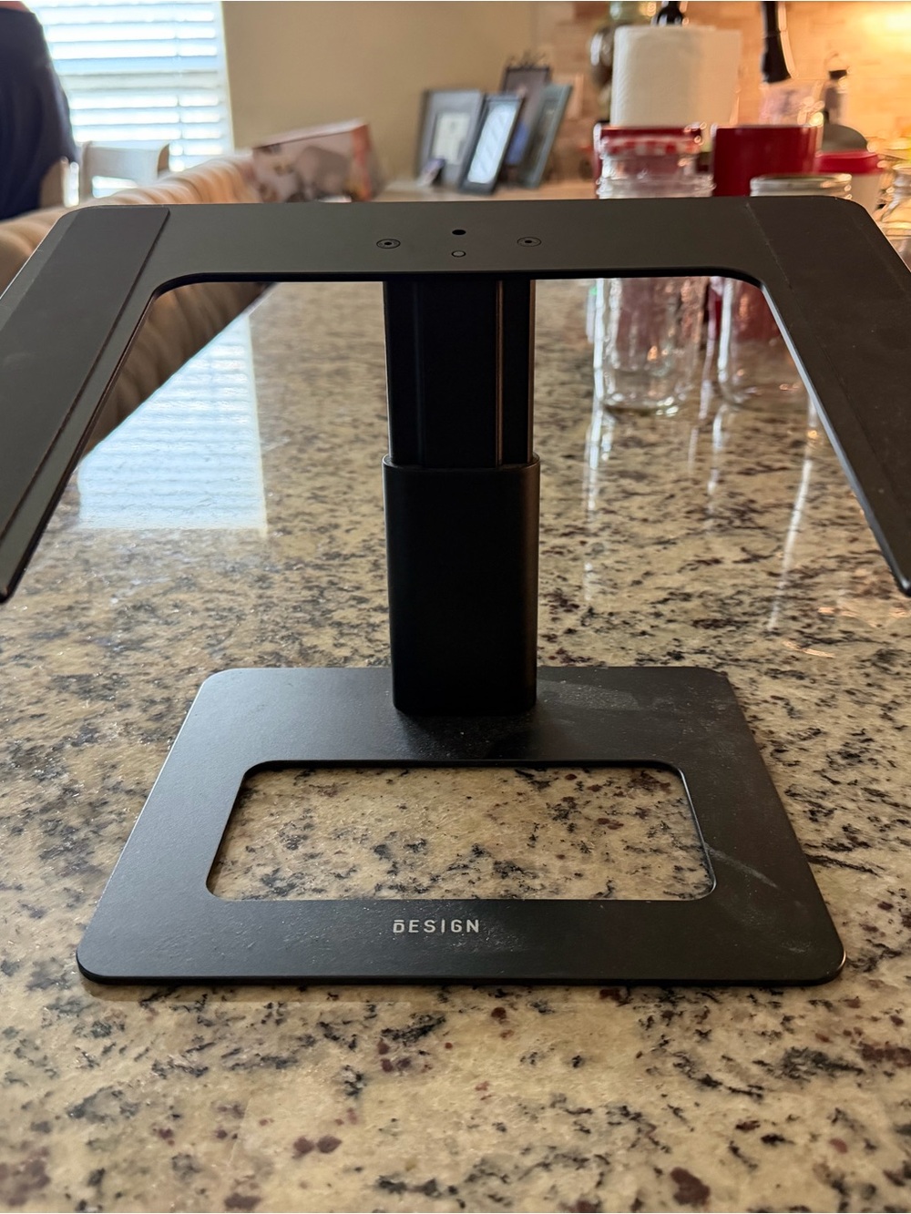 Adjustable Black Tablet Stand Holder - DESiGN